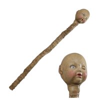 Stab mit Puppenkopf